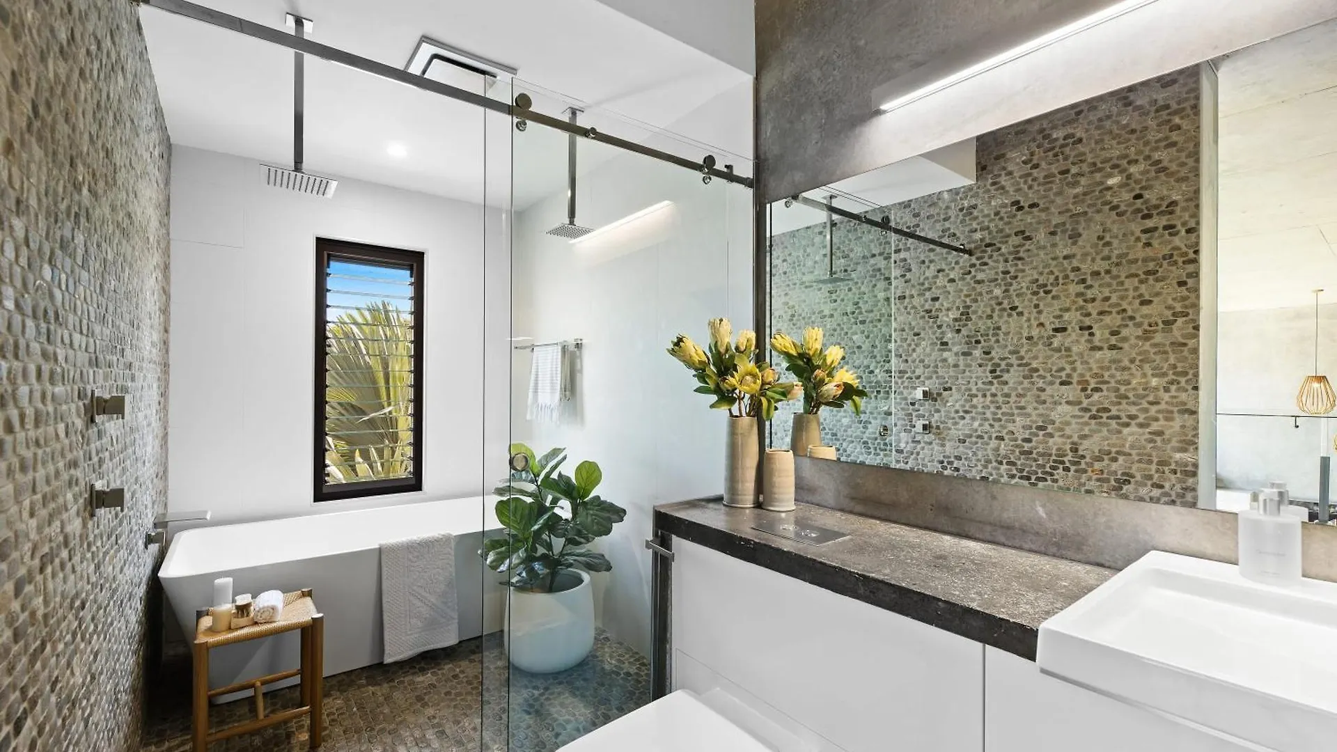 Villa The Opal At Coolum - Mountain And Ocean Views Yaroomba